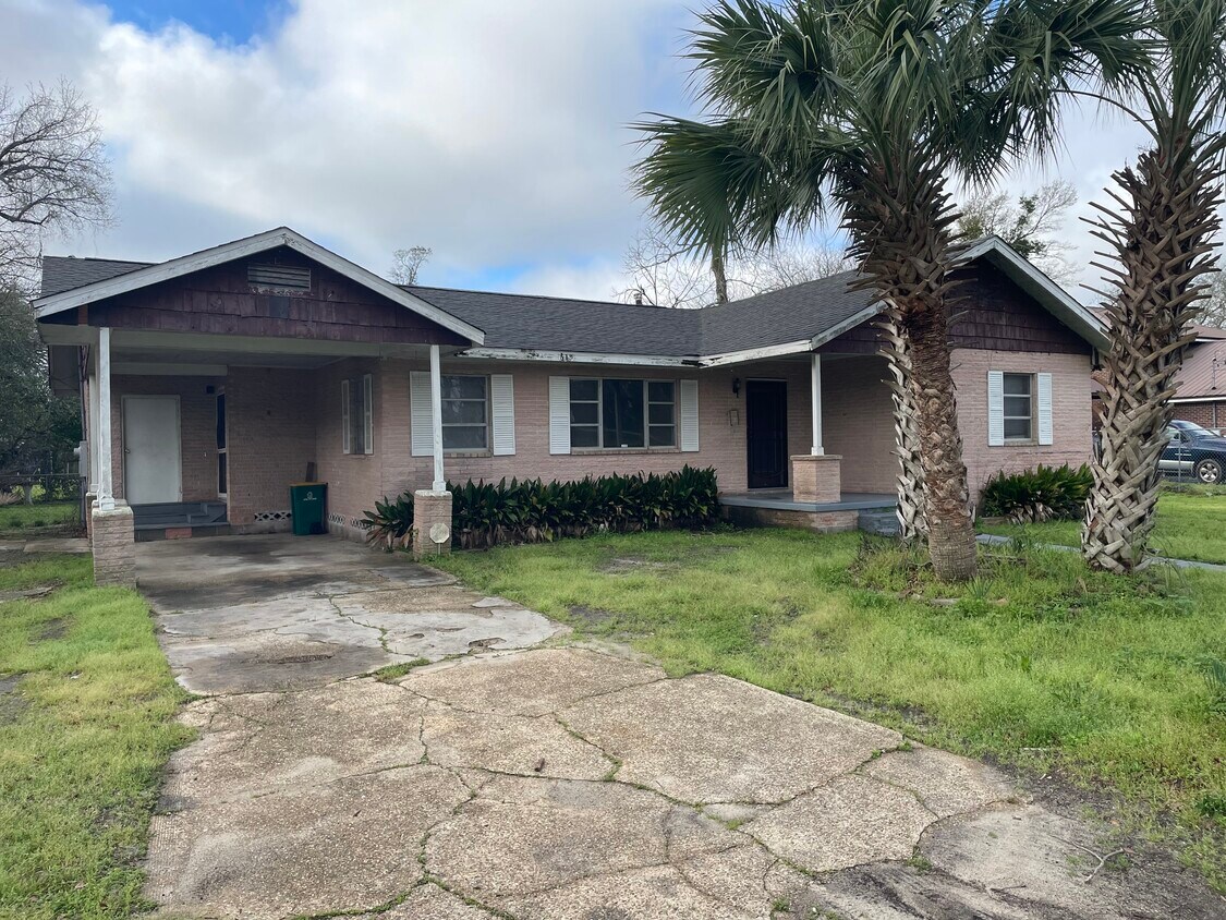 Foto principal - 615 Peyton Dr