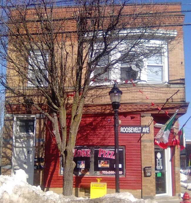 Building Photo - 594 Roosevelt Ave