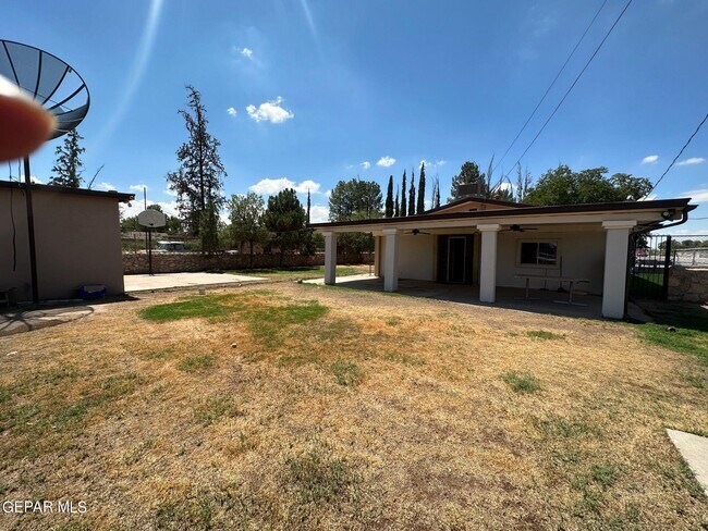 Foto del edificio - 408 Fresno Dr