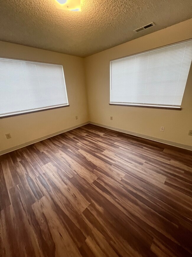 Building Photo - Ivy Club Apartments