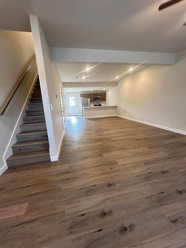 Building Photo - 1035 Stonehaven Dr