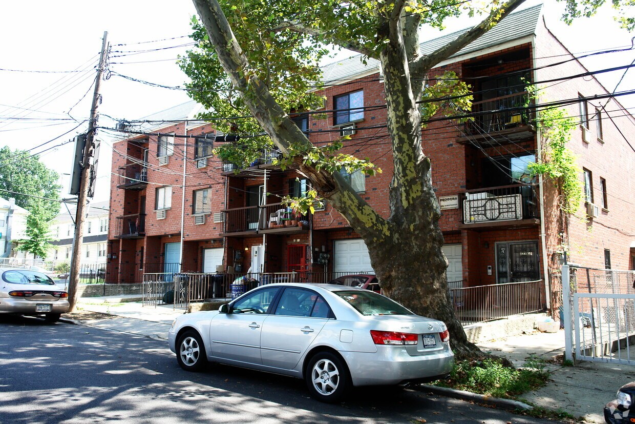 Primary Photo - 4201-4207 156th St