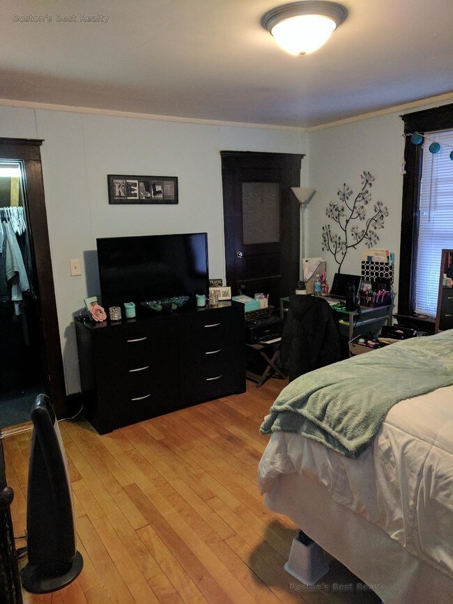 Building Photo - 32 Chester St