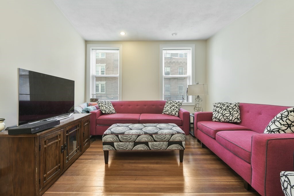 Primary Photo - 263-265 North St