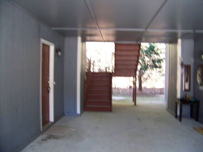 Building Photo - KAREN LAKES