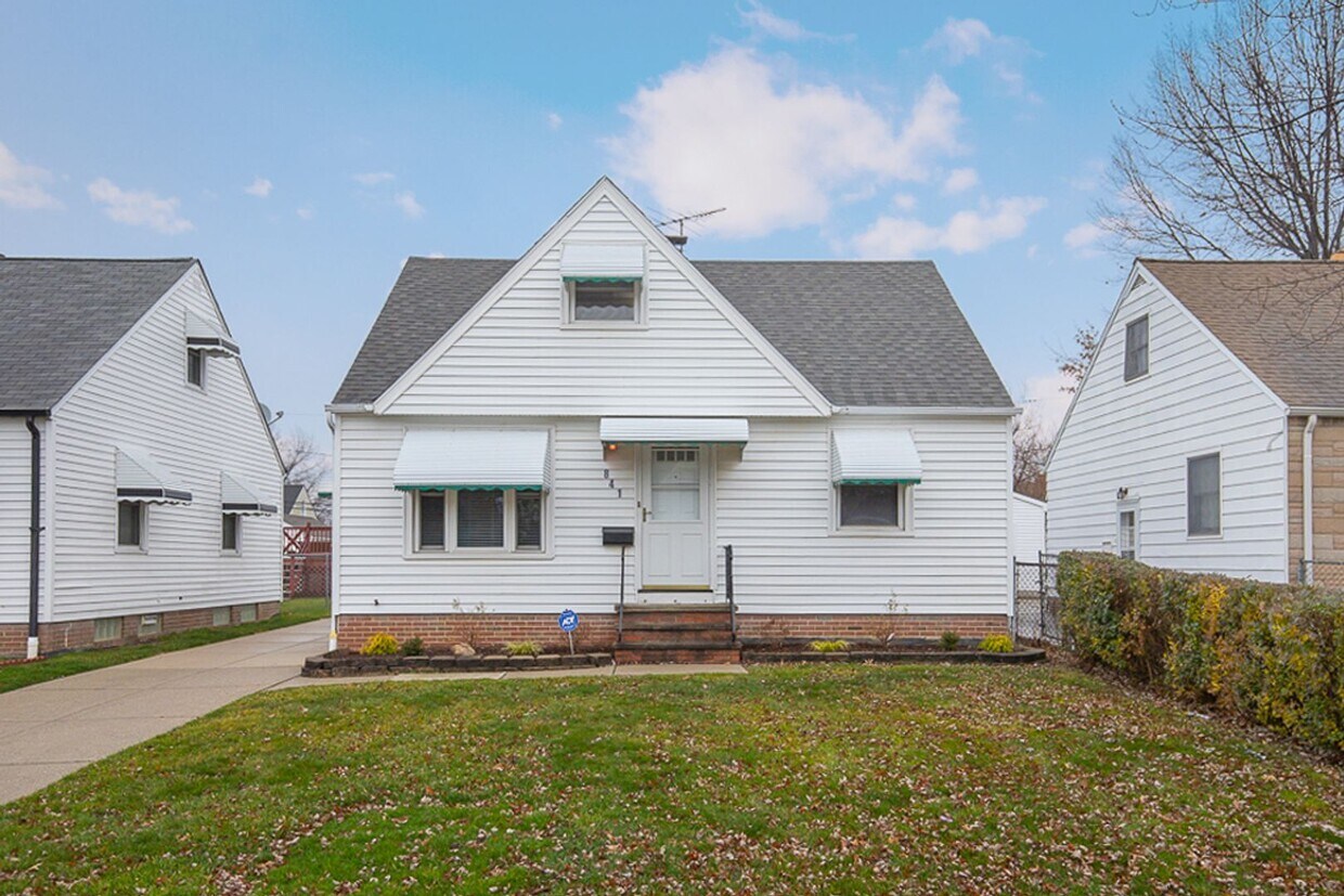 3 Bed/1 Bath Single Family Home! House Rental in Euclid, OH