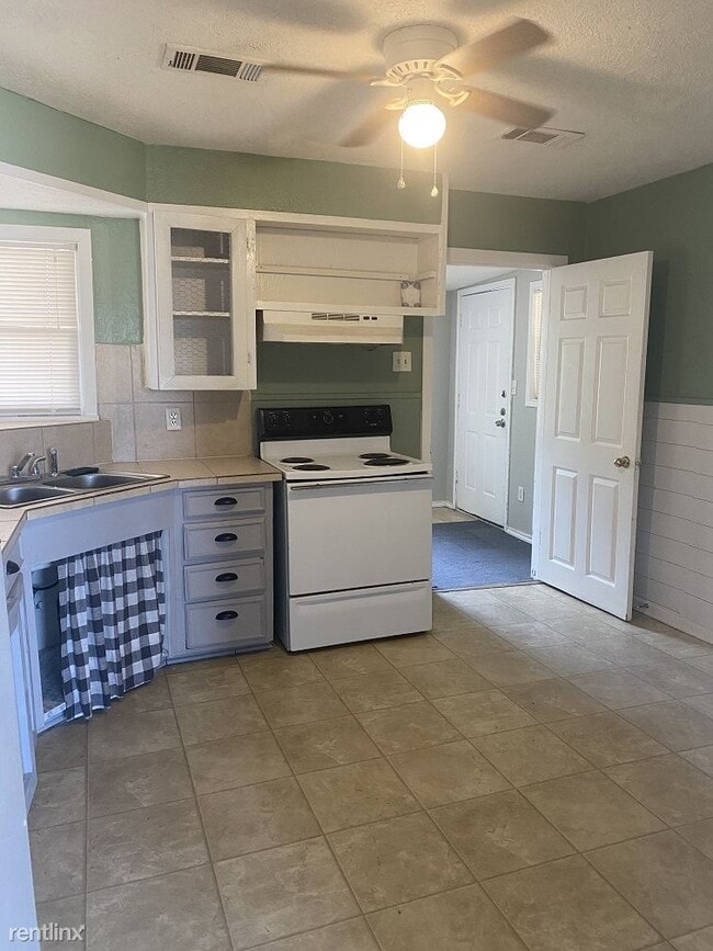 Building Photo - 2 br, 1 bath House - 12712 Tonkaway Lake Rd