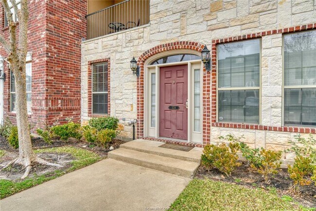 Building Photo - 328 Forest Dr Loop