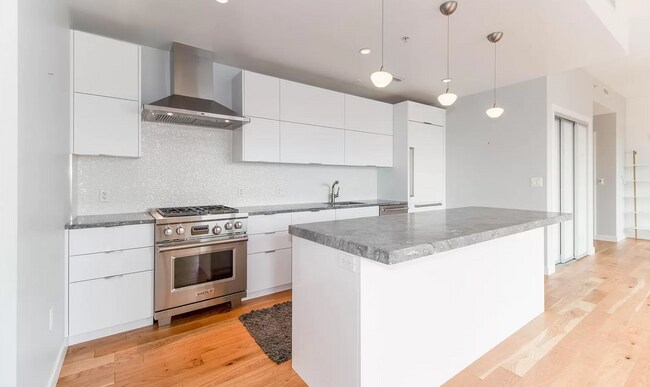 Foto del edificio - 975 N Lincoln St