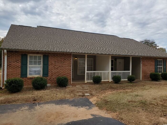 Primary Photo - Like new with all stainless appliances!