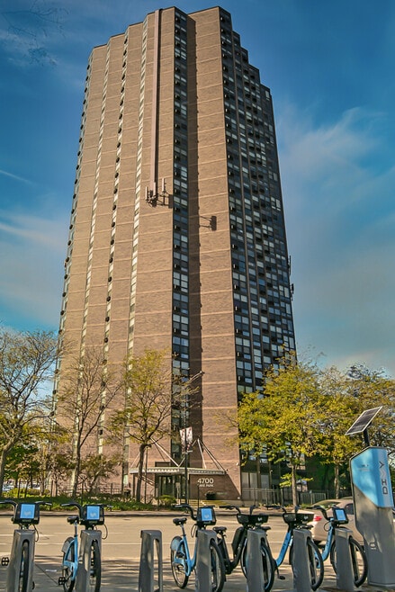 Building Photo - 4700 Lake Park Apartments
