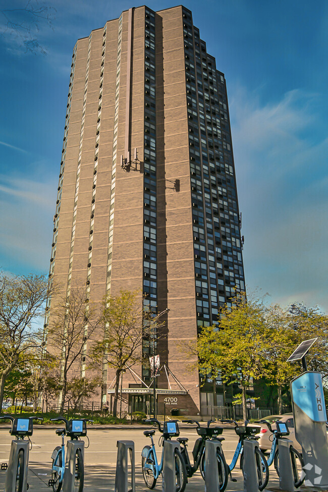 Building Photo - 4700 Lake Park Apartments