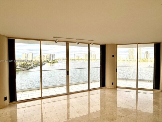 Building Photo - 2800 Island Blvd