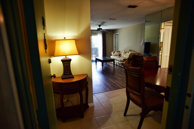 Entrance - 950 S Kanner Hwy