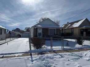 Building Photo - 814 E Mesa Ave
