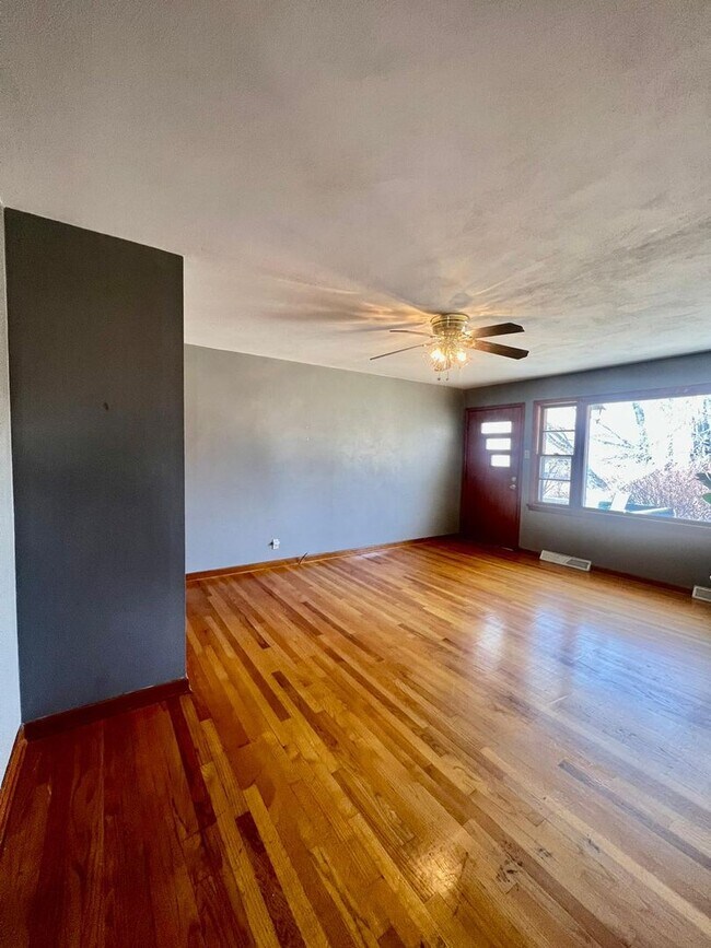 Foto del edificio - 3336-3338 Elm Street