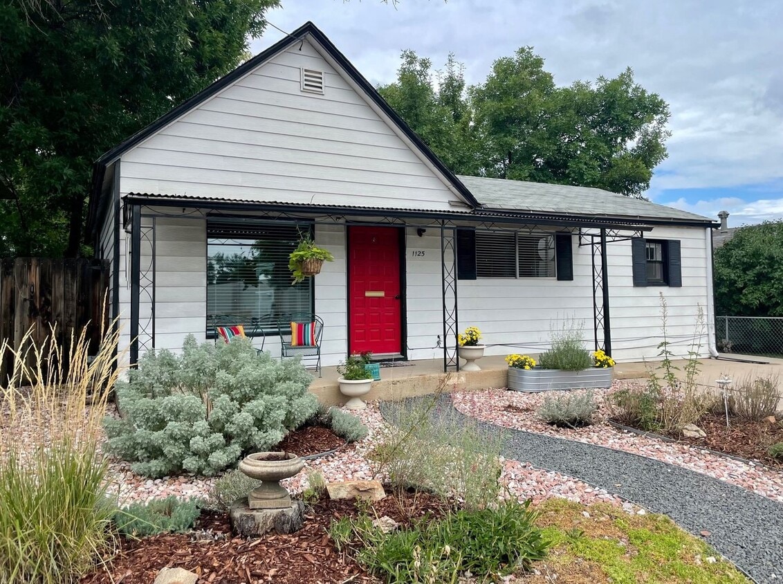 Foto principal - Well Kept Historic Home Walking Distance F...
