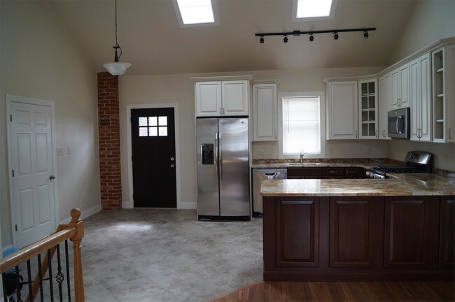 Building Photo - 6370 Morrowfield Ave