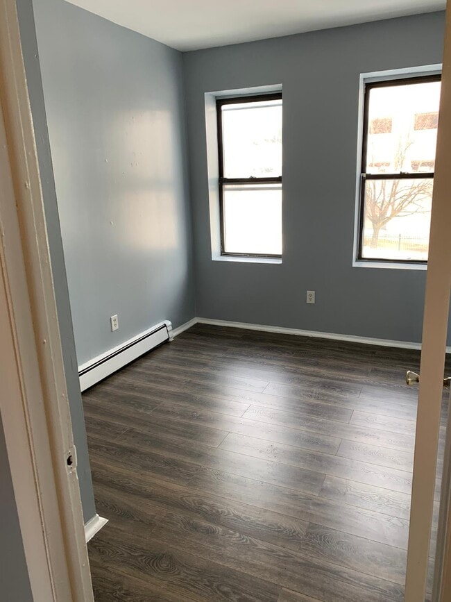 Building Photo - 224 S Orange Ave