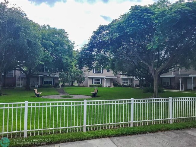 Foto del edificio - 3706 NW 122nd Terrace
