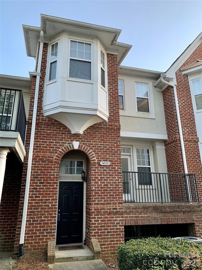 Building Photo - 14131 Richmond Park Ave