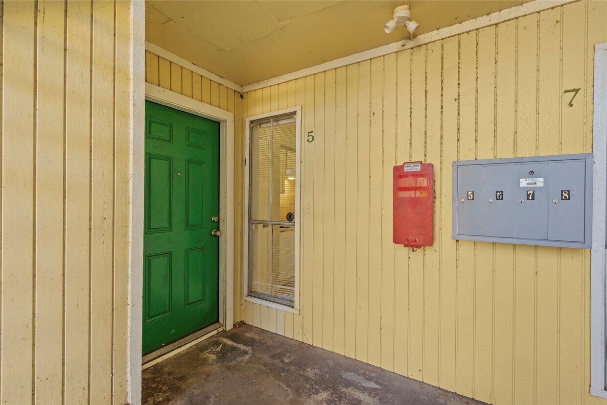 Building Photo - 2202 16th Ave N