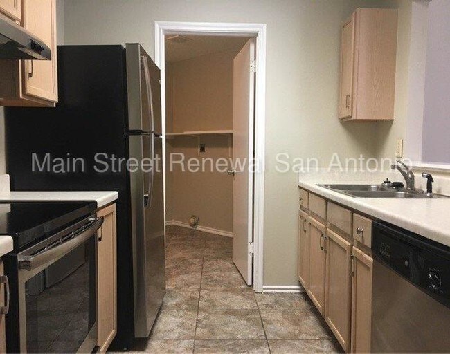Foto del edificio - 7034 Cole Creek Dr