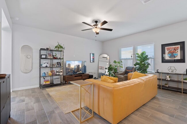 Building Photo - 10800 Blacket Dr