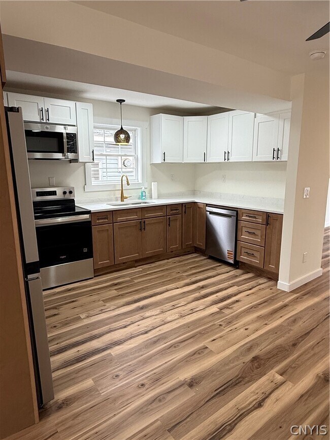 Foto del edificio - 6996 Lakeshore Rd