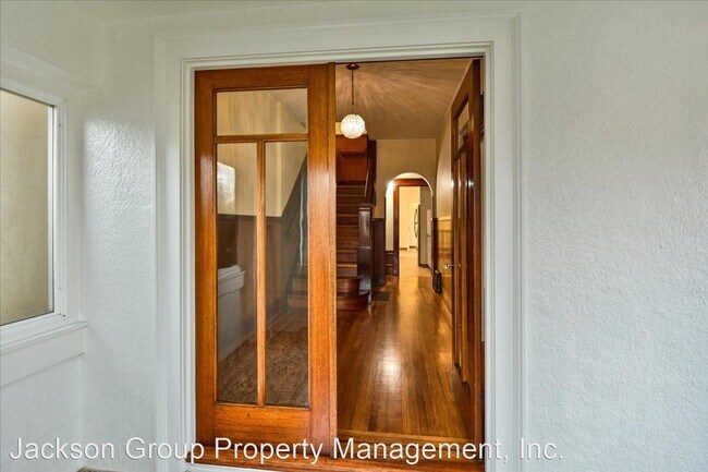 Building Photo - 5 br, 3.5 bath House - 261 CLAREMONT BOULE...