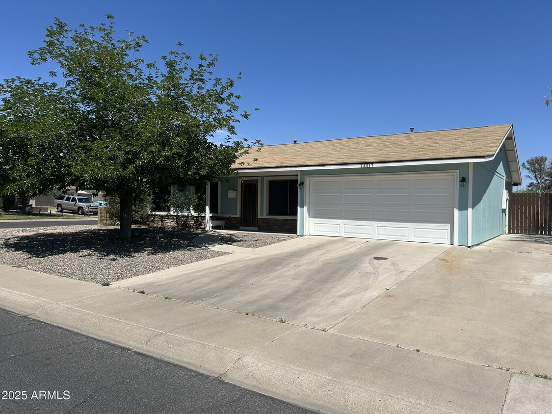 Primary Photo - 14017 N 38th Dr