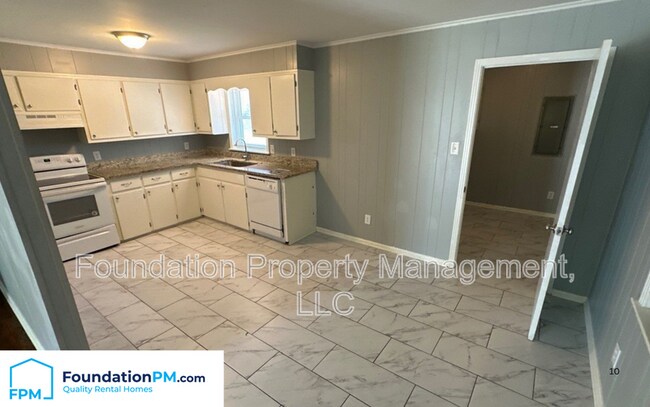 Building Photo - 106 West Dr