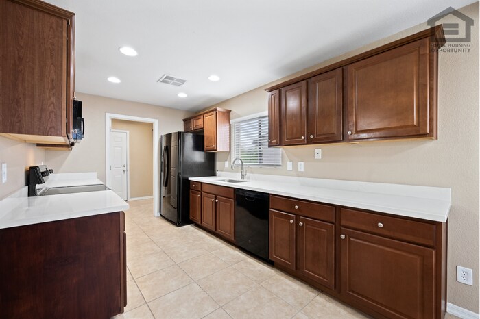 3Bed/2Bath House at Thunderbird/59th Ave! Ready for Immediate Move-In! – RV GATE! - 3Bed/2Bath House at Thunderbird/59th Ave! Ready for Immediate Move-In! – RV GATE!