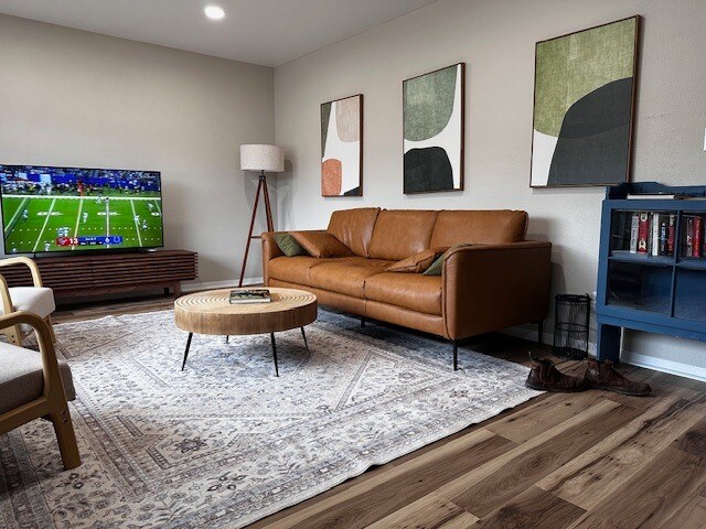 Living Room - 928 W Lake St