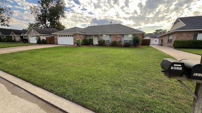 Building Photo - 5022 Belle Chasse Dr