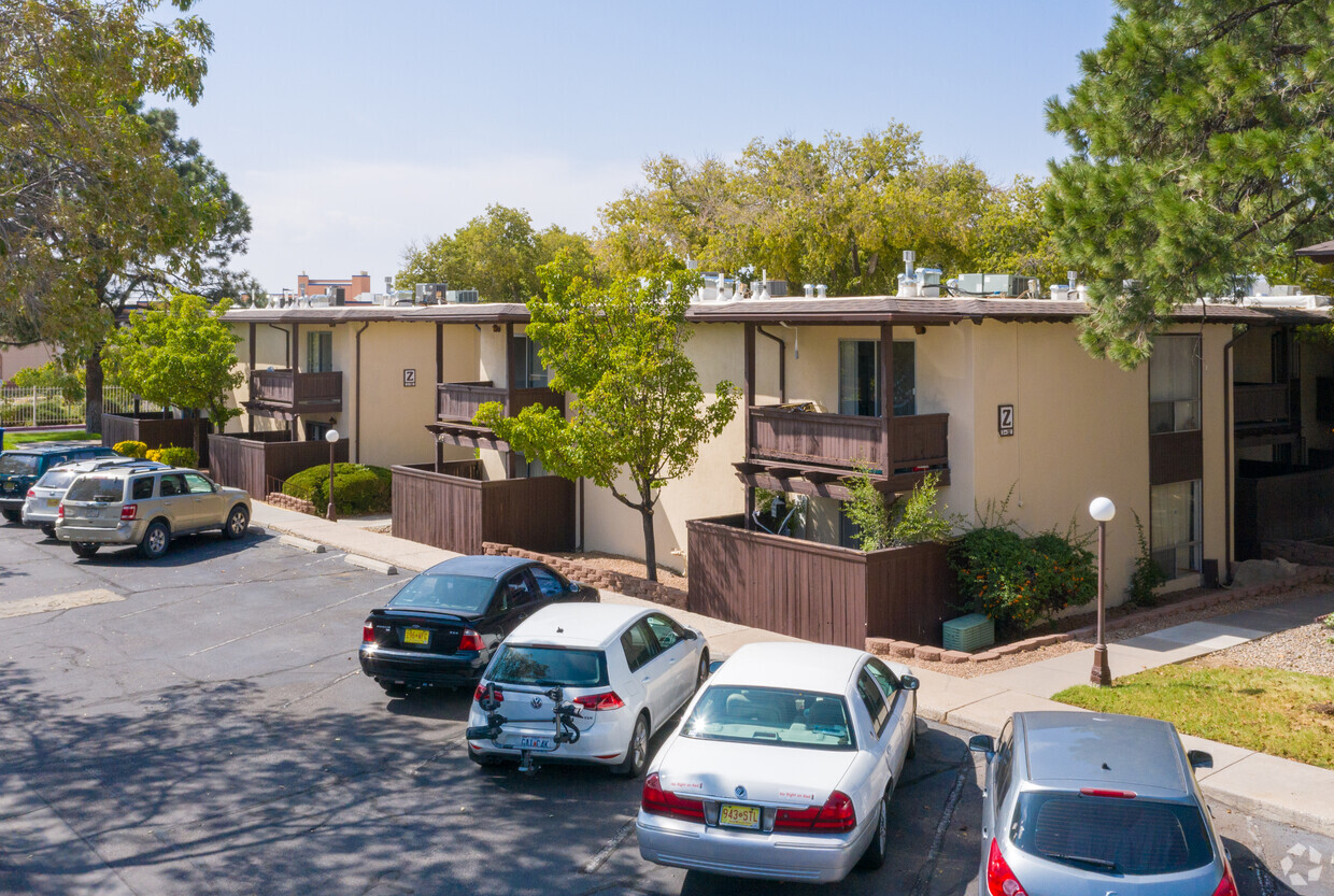 Building Photo - Winrock Villas Condos