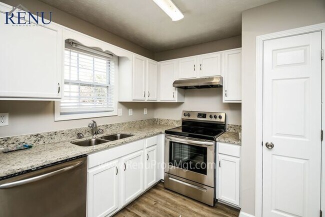 Foto del edificio - Now Available!