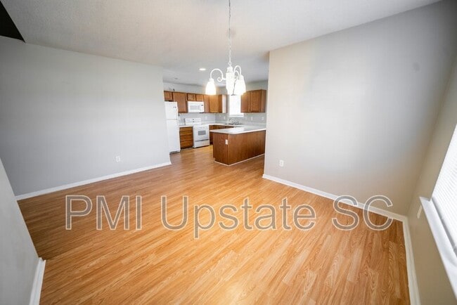 Building Photo - 335 Monti Dr