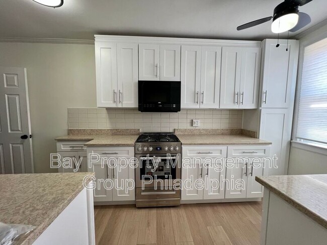 Building Photo - 4604 Oakmont St