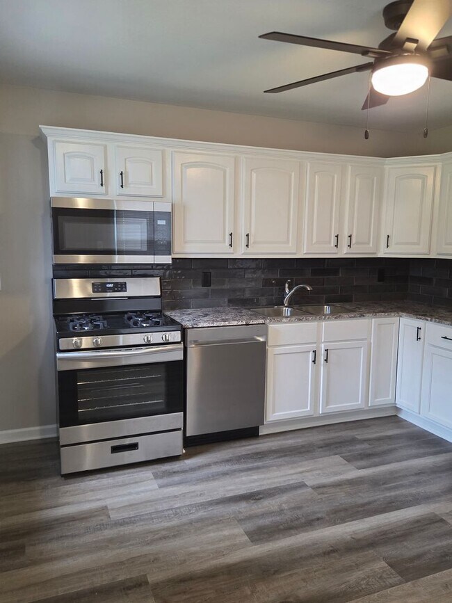 Foto del edificio - Completely remodeled 3-bedroom house avail...