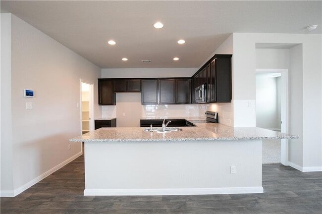 Foto del edificio - 505 Naset Dr