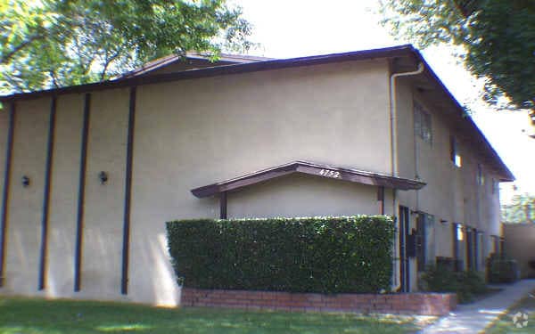Building Photo - 4752 Canoga St