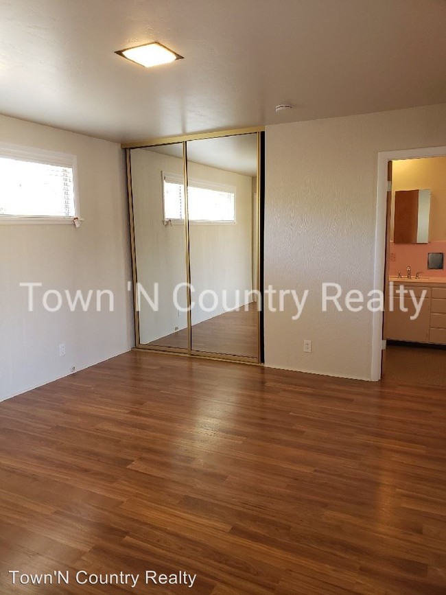 Foto del edificio - 3 br, 2 bath House - 201 E. Curtis Street