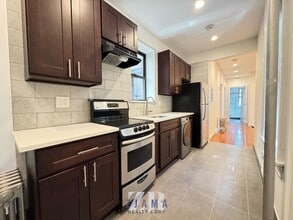 Building Photo - 471 Seventh Avenue