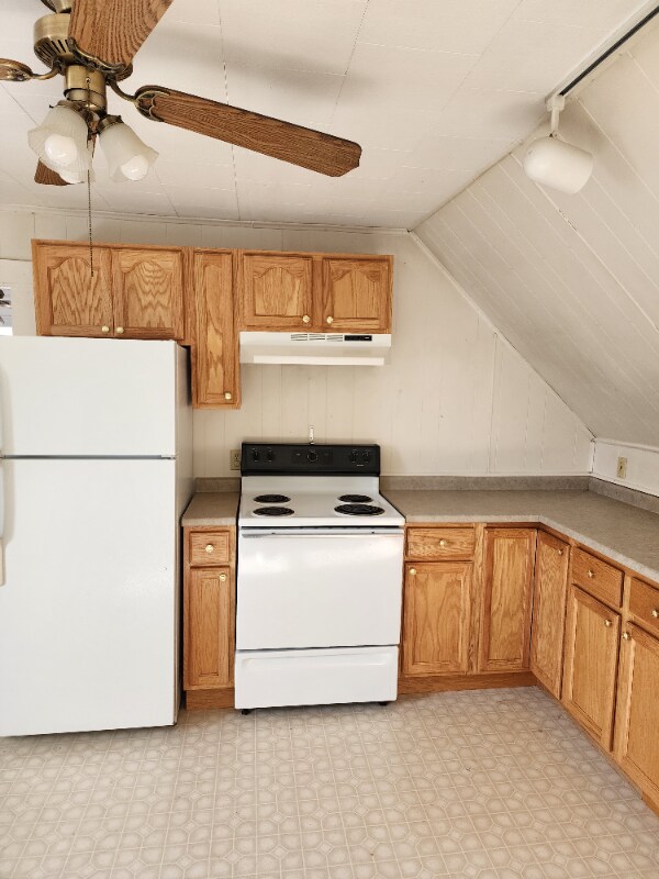 333 Penobscot Ave Unit 2, Millinocket, ME 04462 Room for Rent in