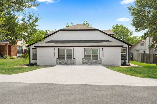 Building Photo - 5522 Allbrook