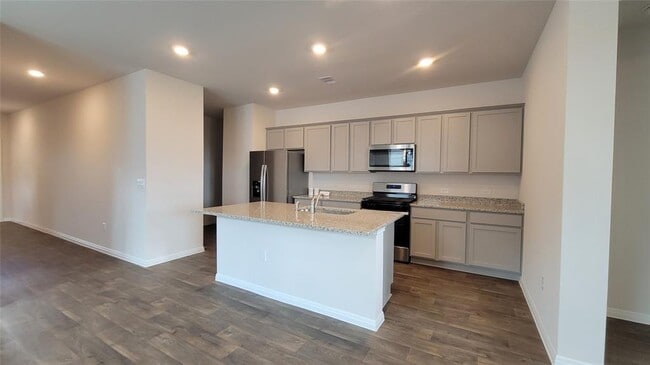 Building Photo - 129 Sweetwater Dr