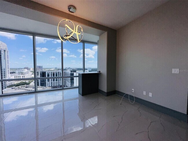Foto del edificio - 150 E Robinson St