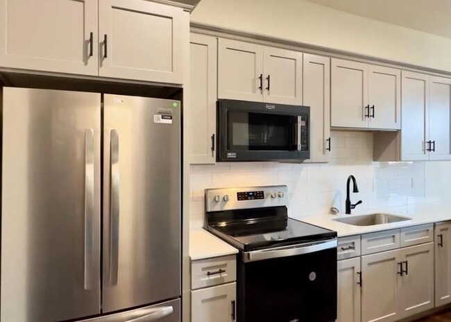 Building Photo - 709 N Duke St