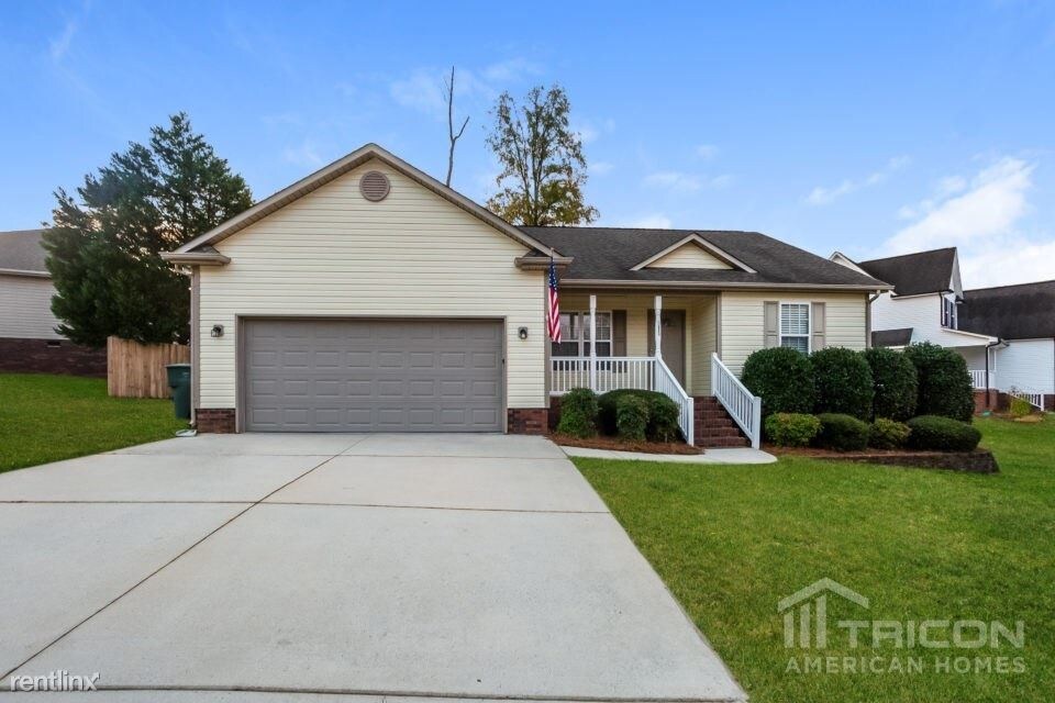 Primary Photo - 1670 Red Bird Cir SE